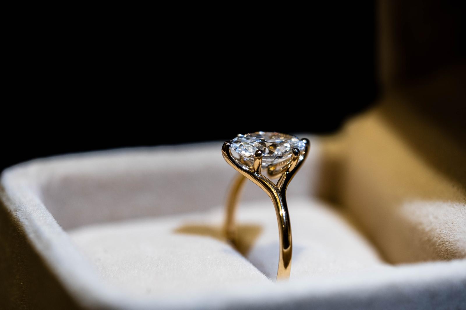 2.0 Ct. OVAL Shaped Vintage Style Engagement Ring With Split Band