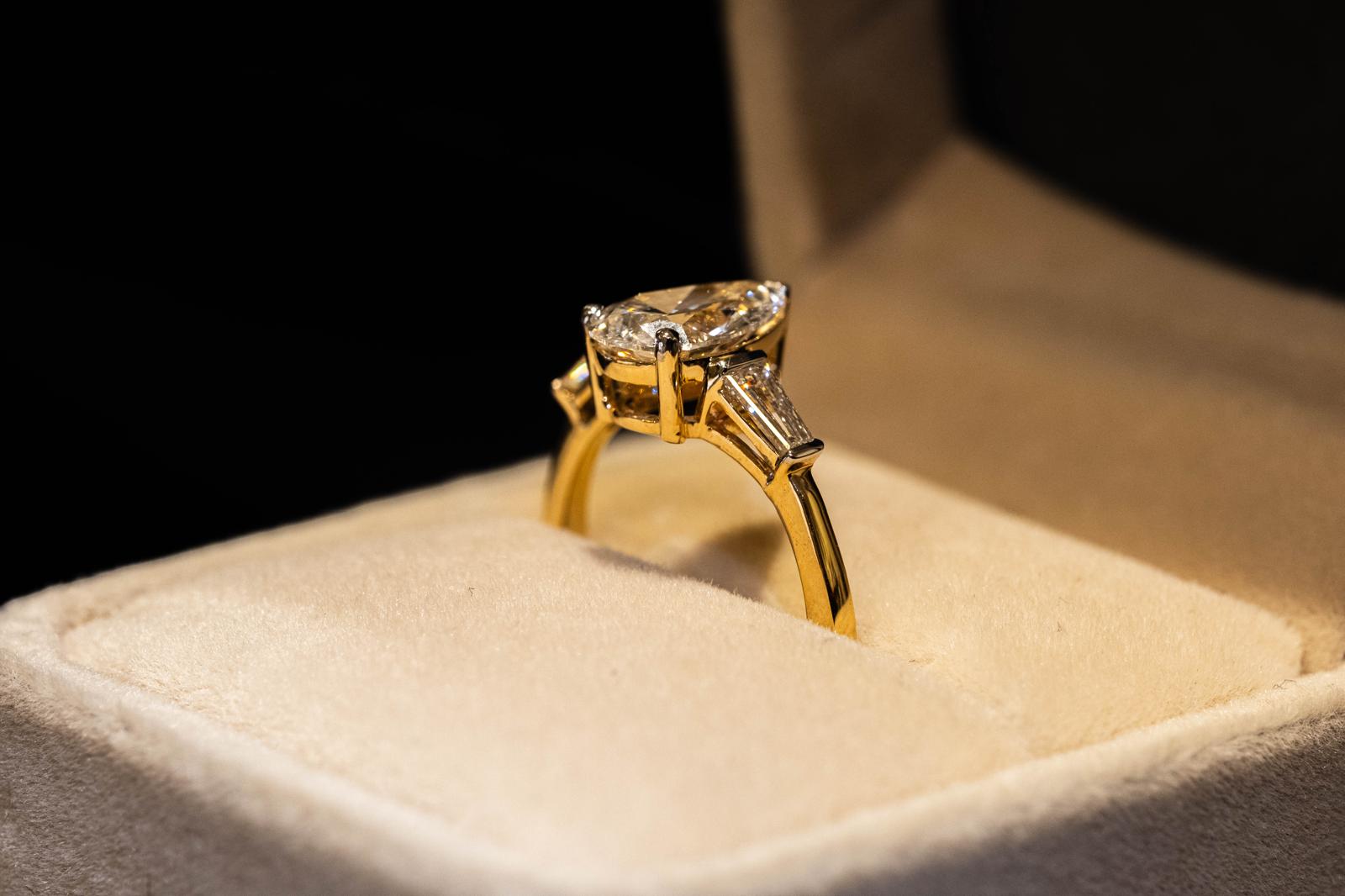 1.9 Ct. PEAR Shaped Classy Diamond Ring With Tapered Baguettes On Sides